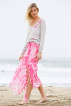 Load image into Gallery viewer, Essential V-Neck | Cashmere | Aprés Surf
