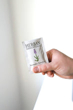 Load image into Gallery viewer, Lavender Towelettes - 7 Individual Essential Oil Wipes
